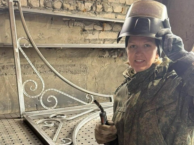 Многодетная мать стала сварщицей в 47 лет