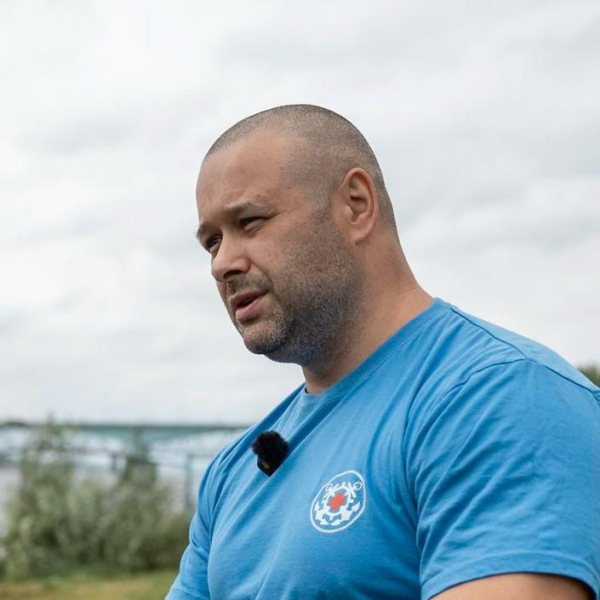 «Водолаз — он не плавает, он ходит по грунту, ползает по дну». Как на самом деле ищут утонувших — рассказ профессионала
